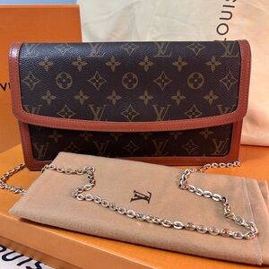 Louis Vuitton Vintage Dame clutch with crossbody option - Authentic 💯